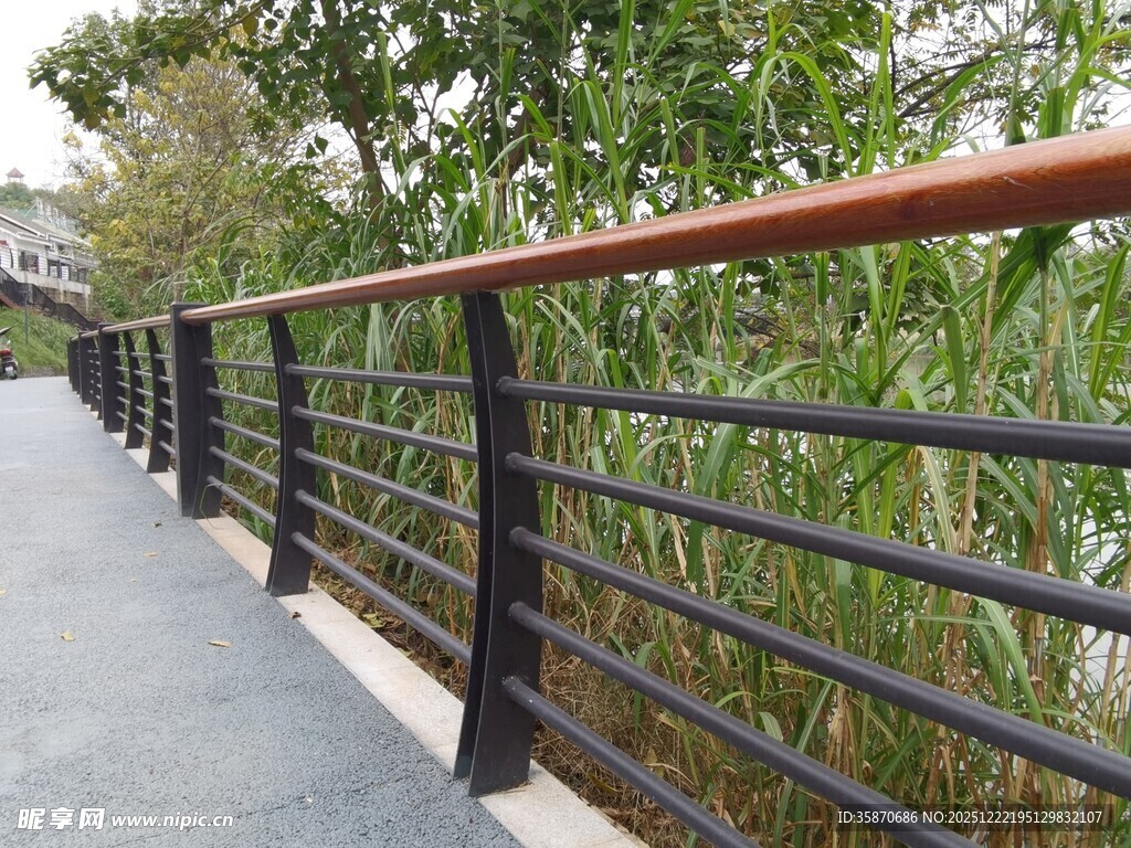 户外木质栏杆步道景观