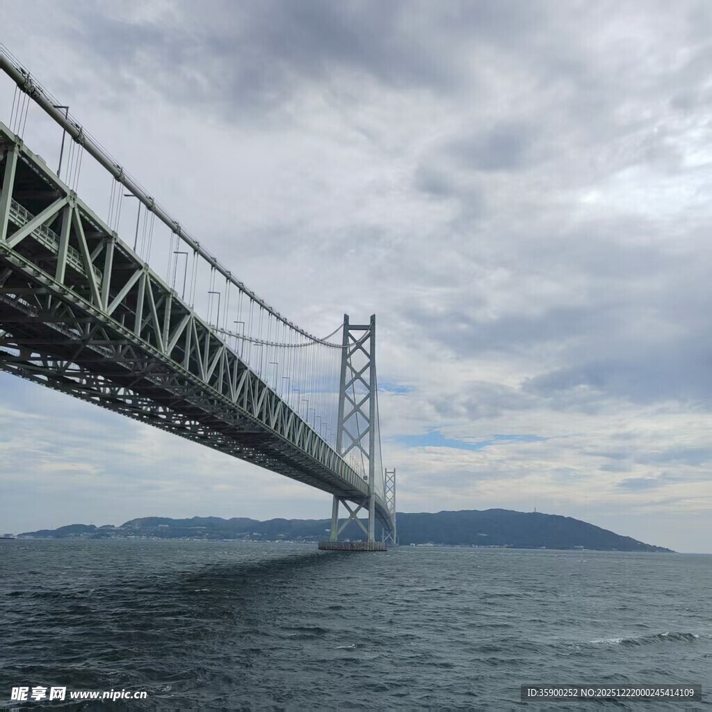 壮观跨海大桥横跨海面