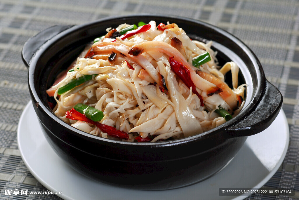 煲仔锅菜品煲仔腊味笋