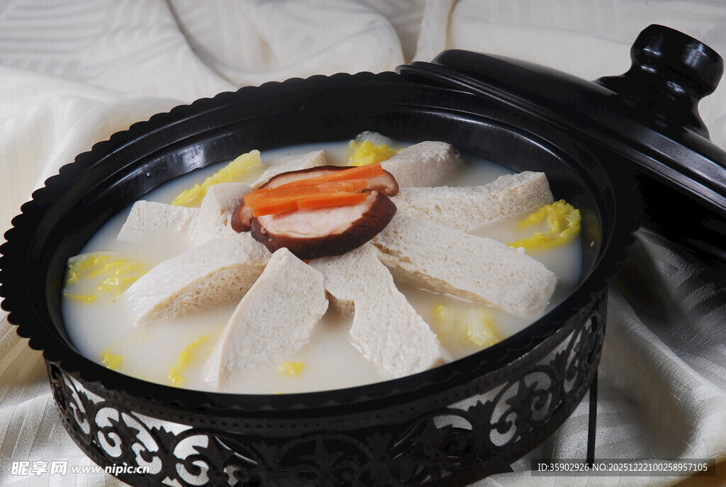 煲仔锅菜品冻豆腐娃娃菜