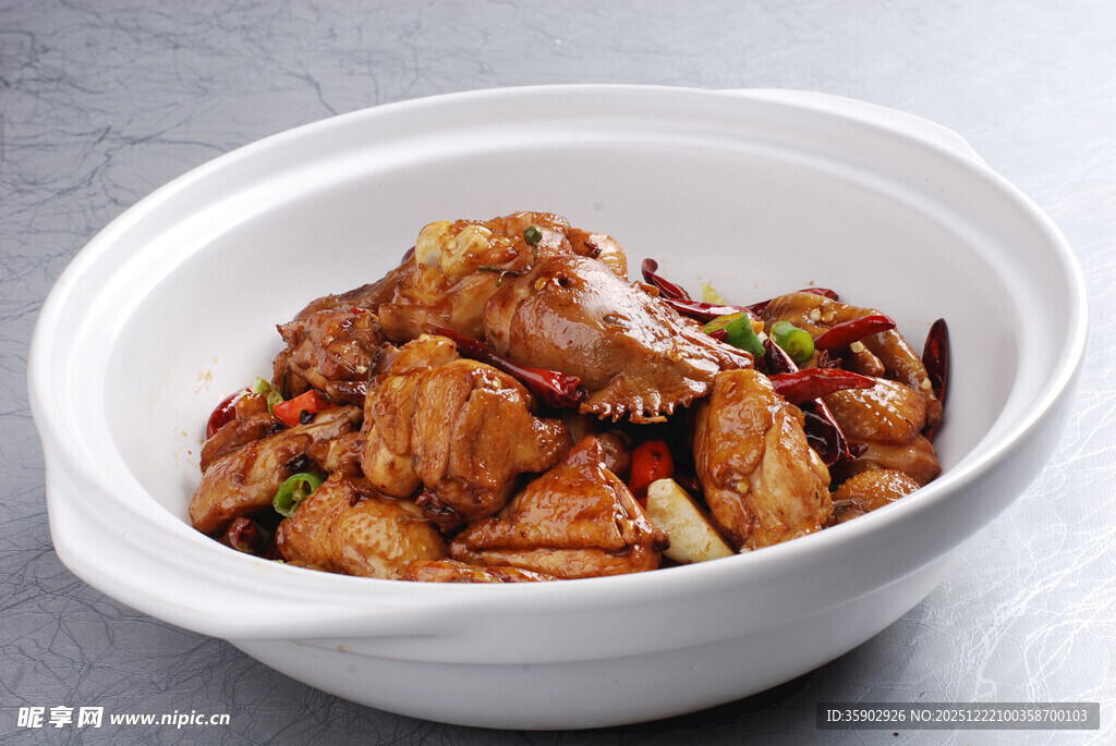 煲仔锅菜品大煲酱香仔鸡