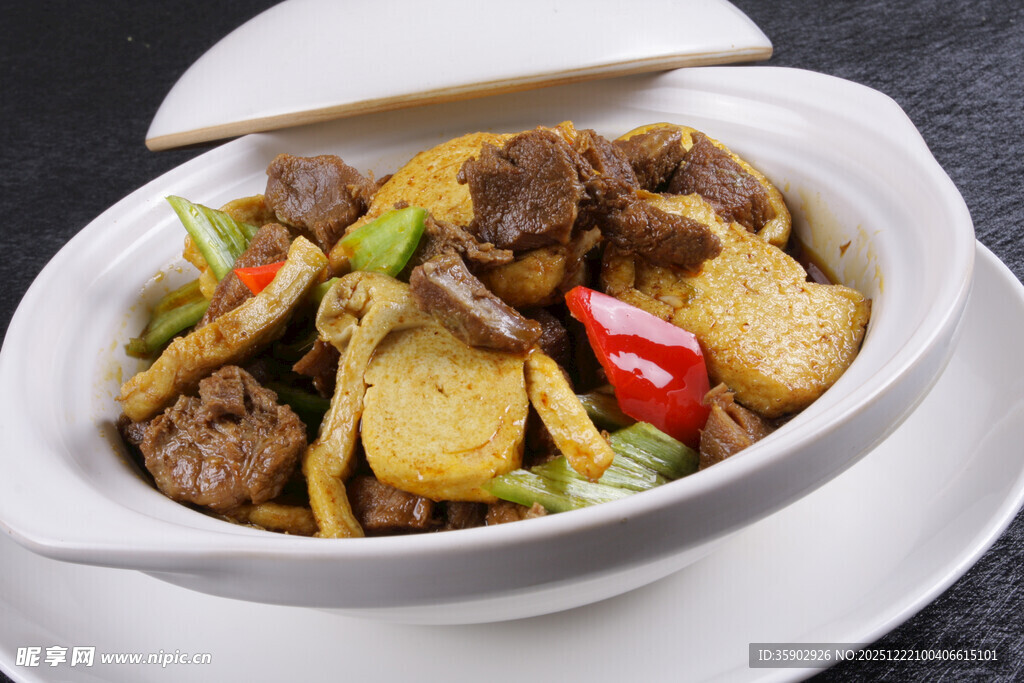 煲仔锅菜品豆腐卷焖羊肉