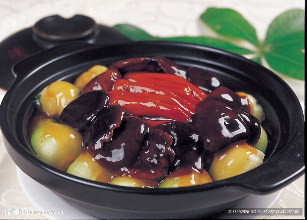 煲仔锅菜品鲍汁鹅掌香菇煲