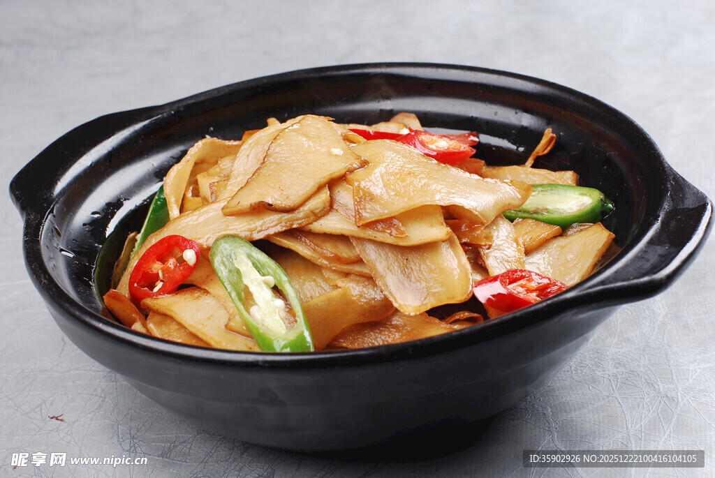 煲仔锅菜品干香杏鲍菇