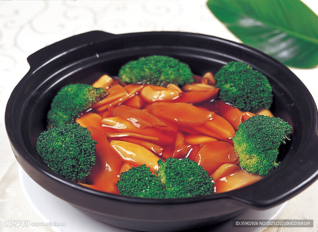 煲仔锅菜品鲍汁野菌煲