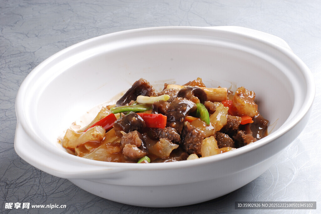 煲仔锅菜品官府蹄筋烧北极刺参