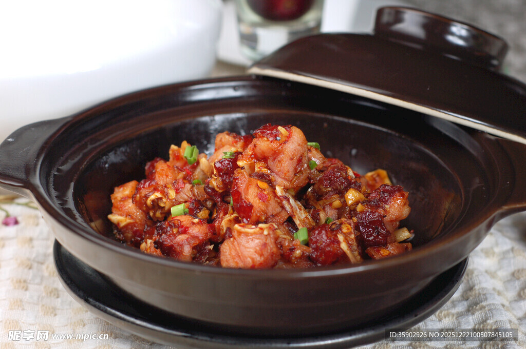 煲仔锅菜品钵仔菜豆辣蒸火鸡