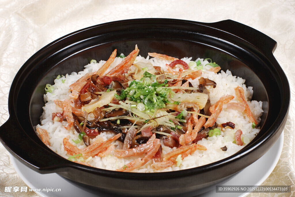 煲仔锅菜品广东煲仔饭