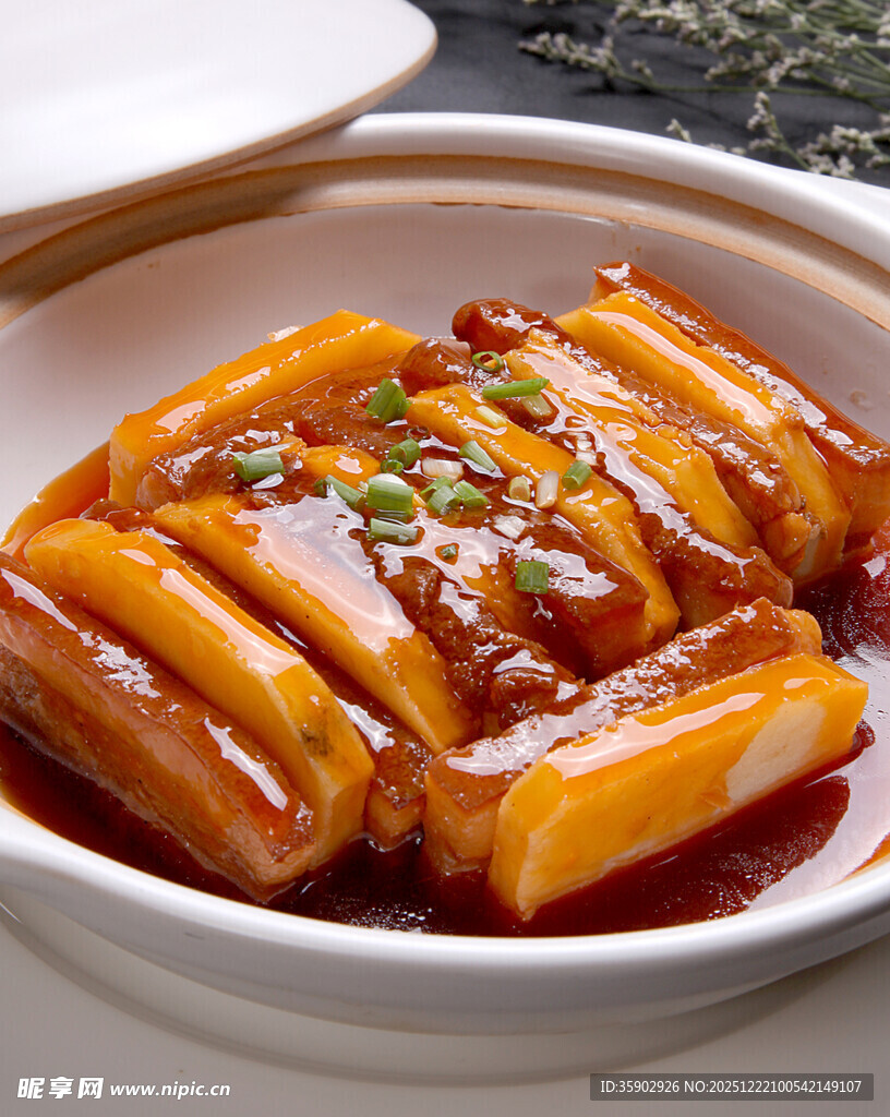 煲仔锅菜品广东扣肉煲