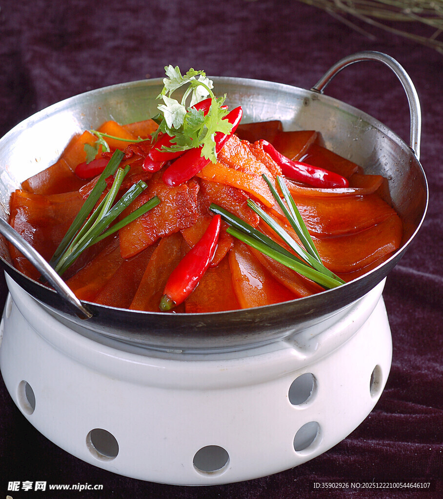 煲仔锅菜品赣乡萝卜煲