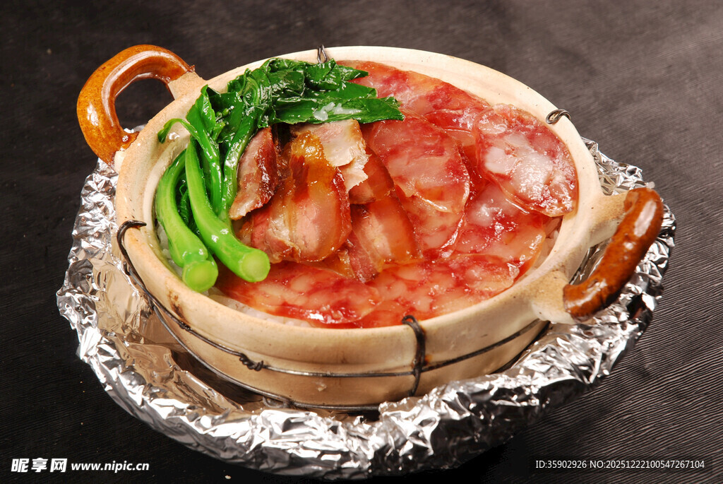 煲仔锅菜品广式腊味煲仔饭小