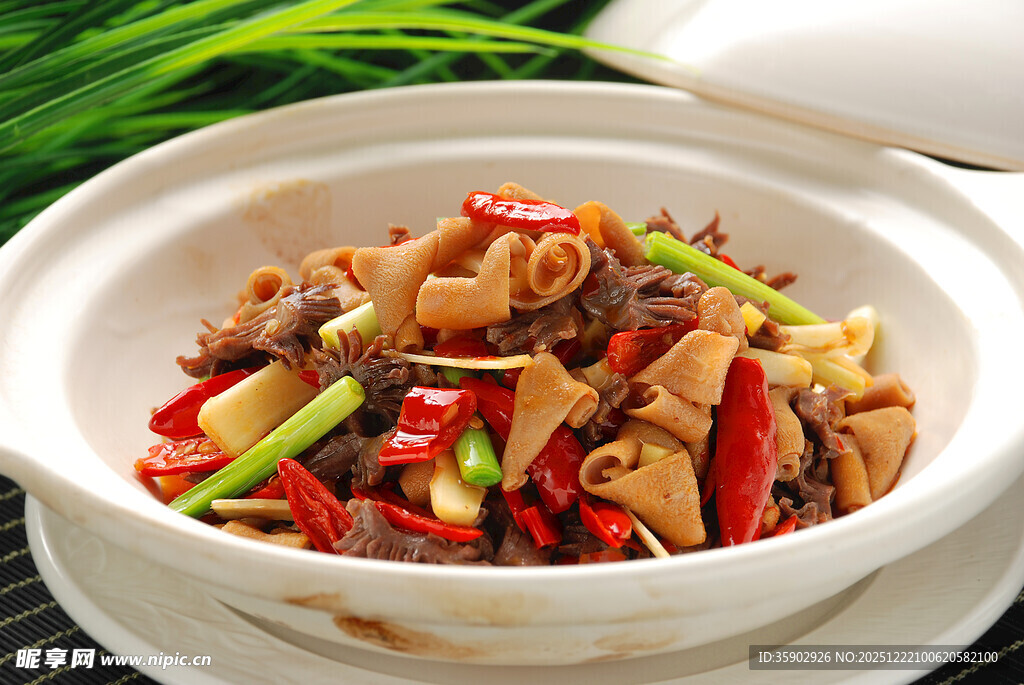 煲仔锅菜品常德鸡杂煲