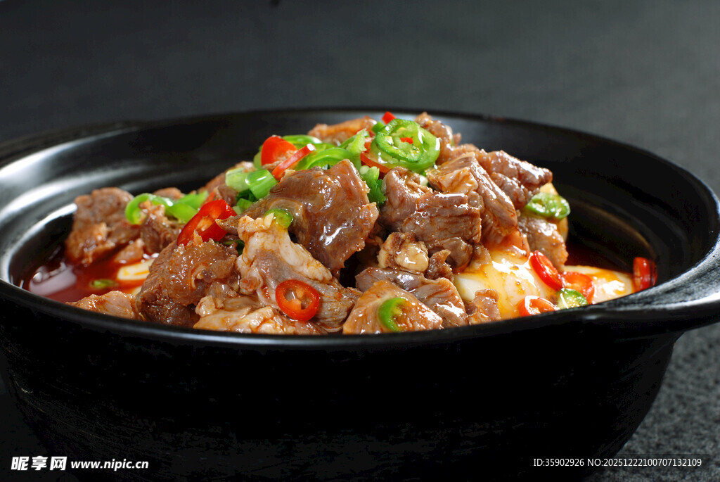 煲仔锅菜品蛋豆腐牛腩煲