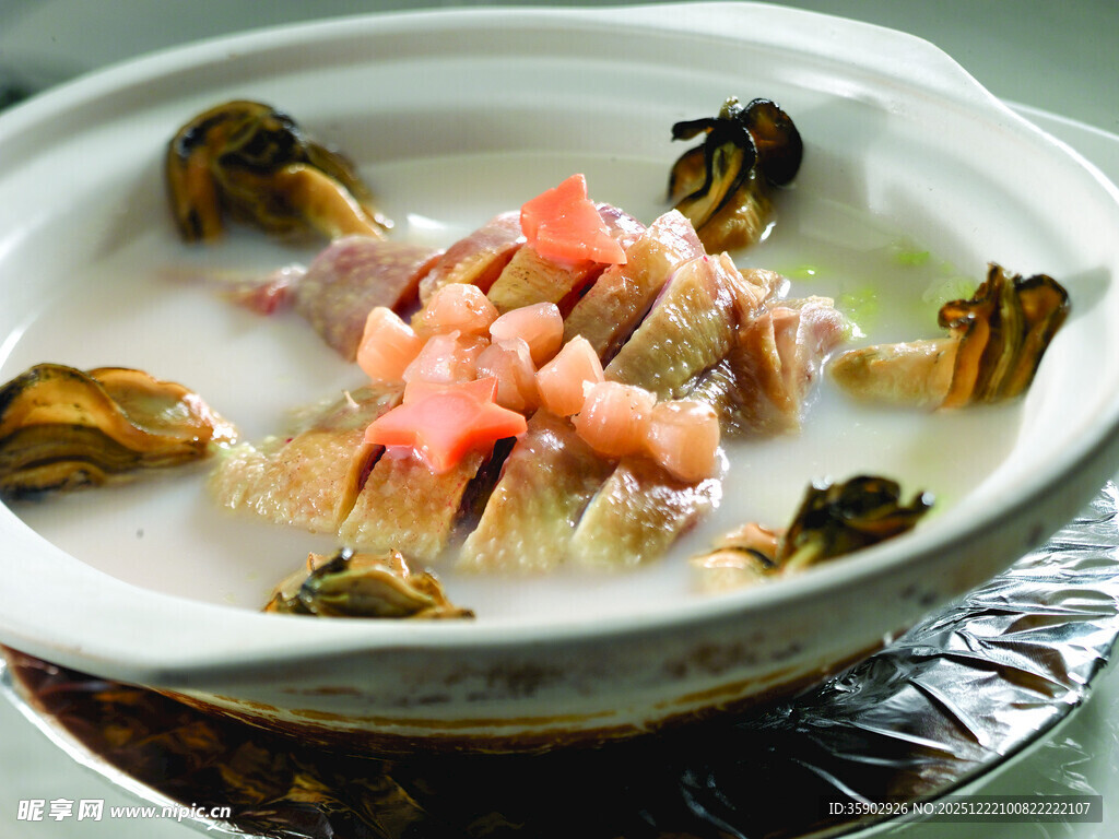 煲仔锅菜品蚝干咸鸡煲白菜