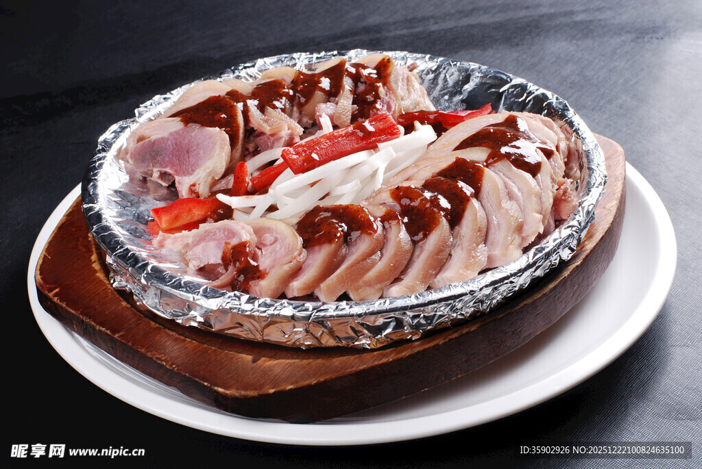 煲仔锅菜品黑椒咸猪手