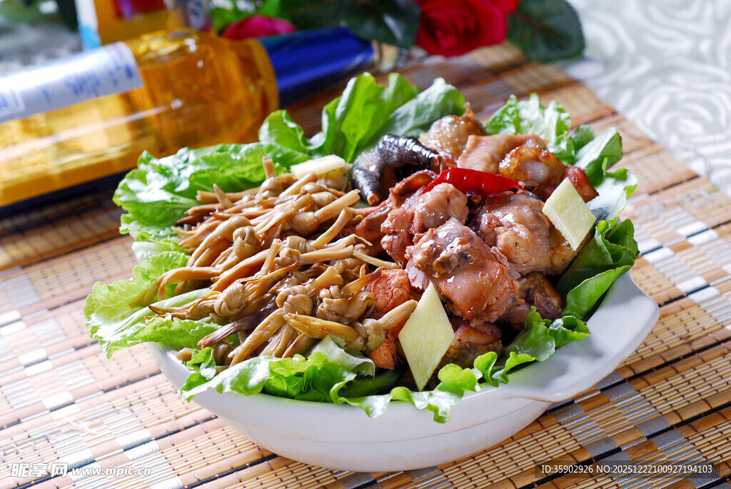 煲仔锅菜品本地鸡煲