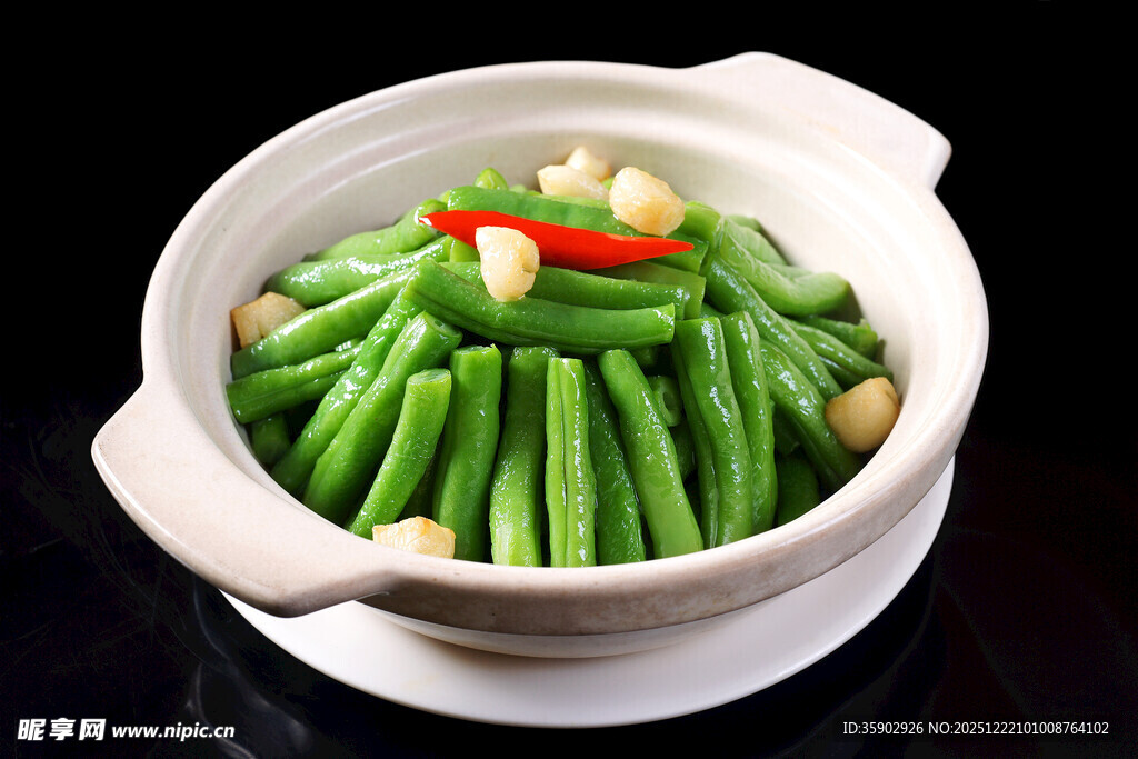 煲仔锅菜品煲仔四季豆