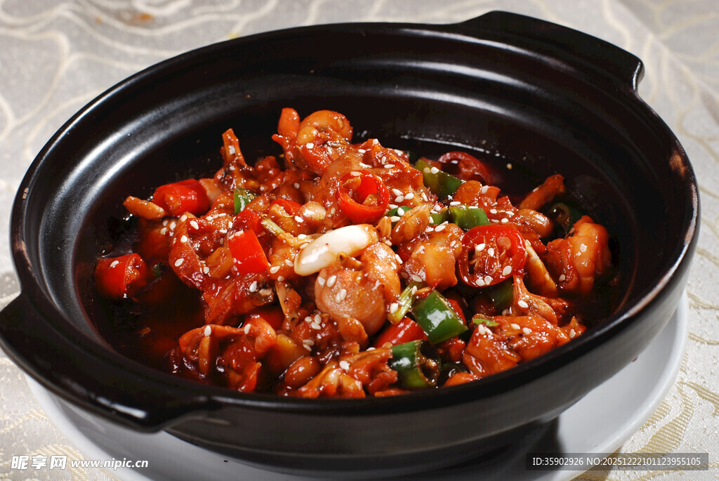 煲仔锅菜品口味牛蛙 