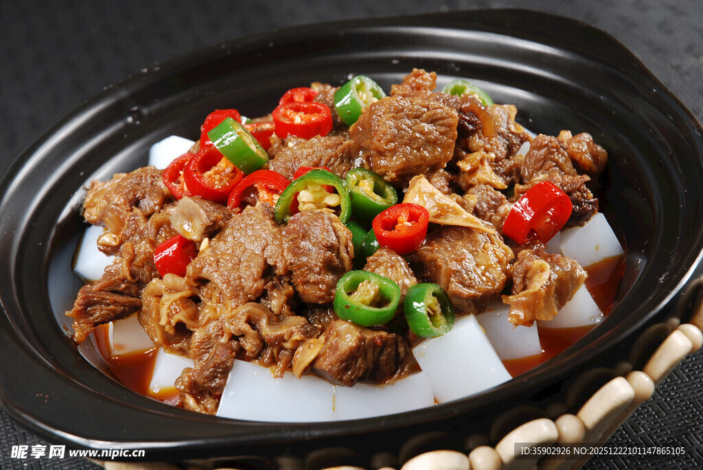 煲仔锅菜品凉粉烧牛腩