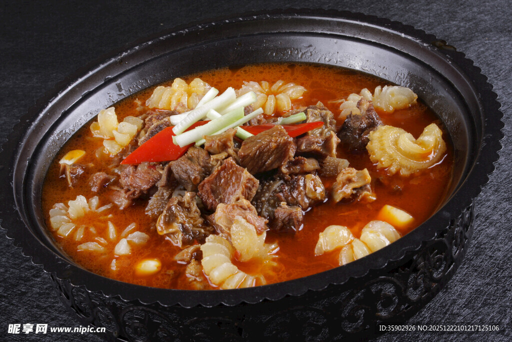 煲仔锅菜品麻辣黄牛三宝