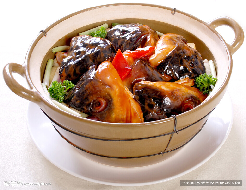 煲仔锅菜品美味鱼头煲