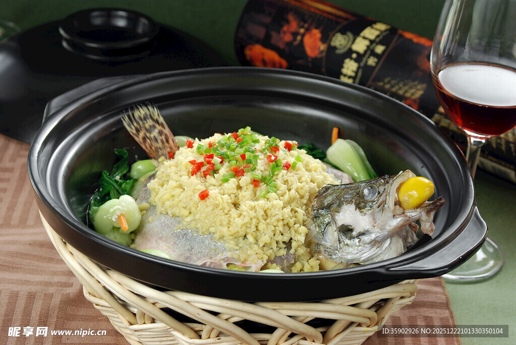 煲仔锅菜品姜茸特制桂鱼