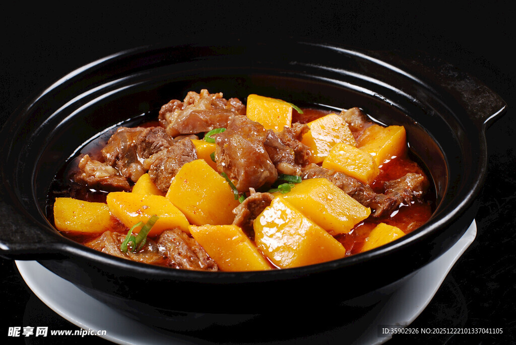煲仔锅菜品南瓜煲牛肉