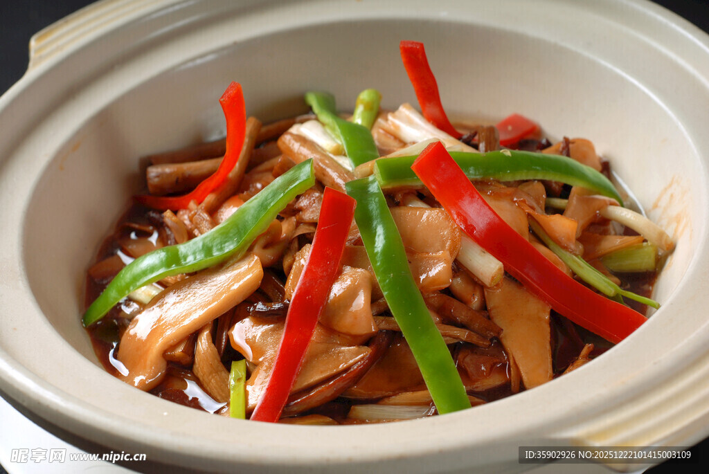 煲仔锅菜一品菌鲜