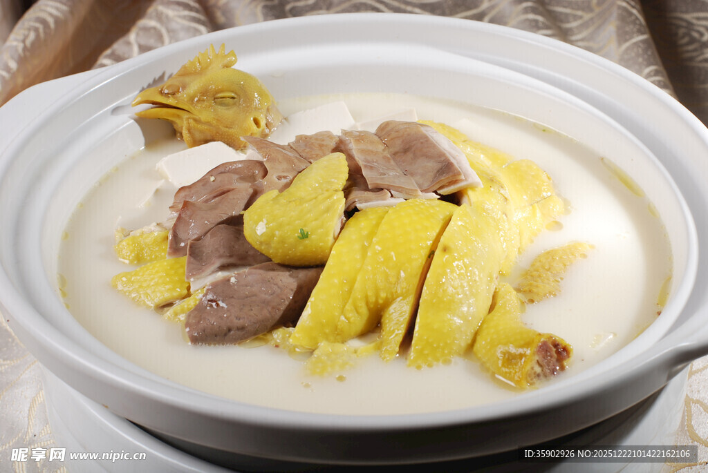 煲仔锅菜品浓汤肚煲鸡