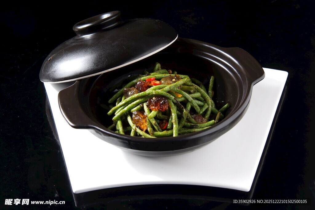 煲仔锅菜品美椒豇豆煲