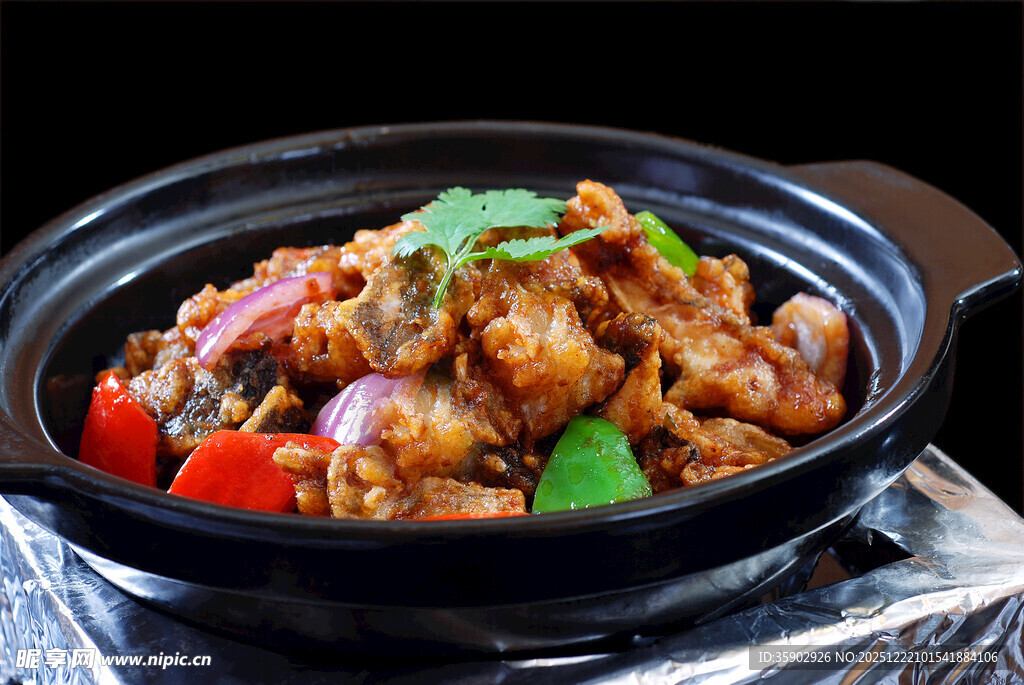 煲仔锅菜品酱香鱼头煲