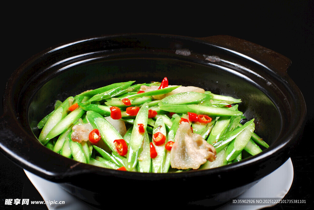 煲仔锅菜品砂锅鲜芦笋