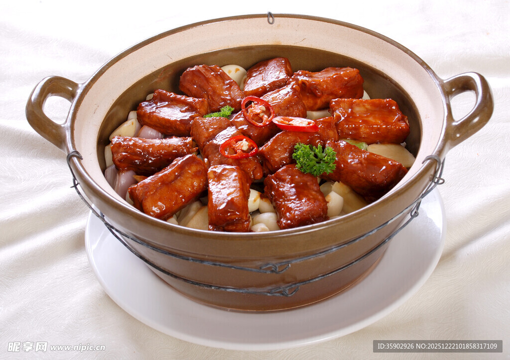 煲仔锅菜品沙窝排骨