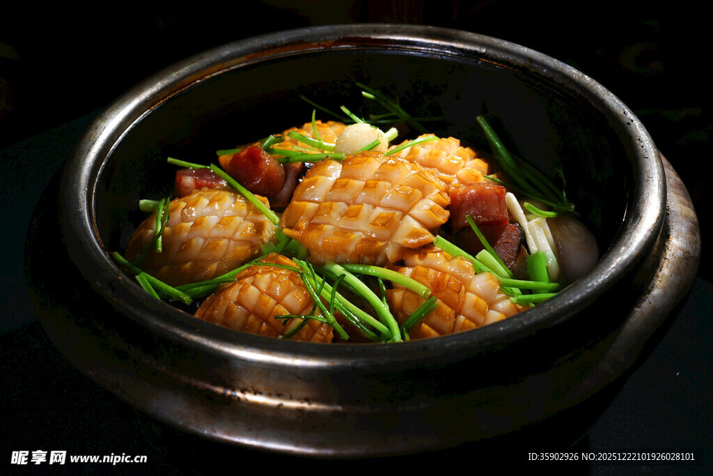 煲仔锅菜品飘香焗鲜鲍