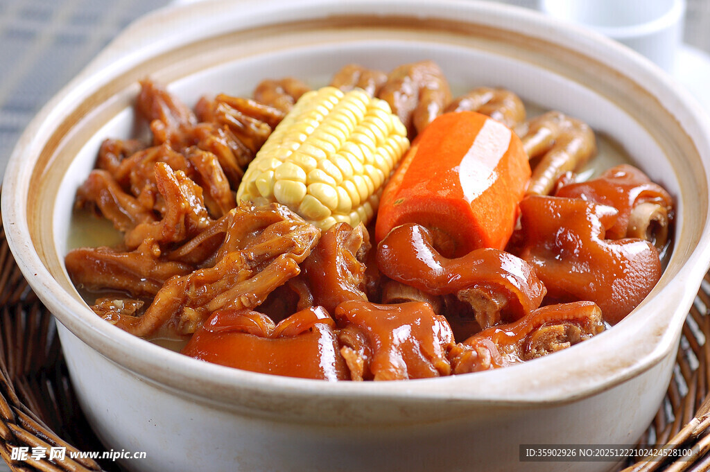 煲仔锅菜品砂锅玉米炖三爪