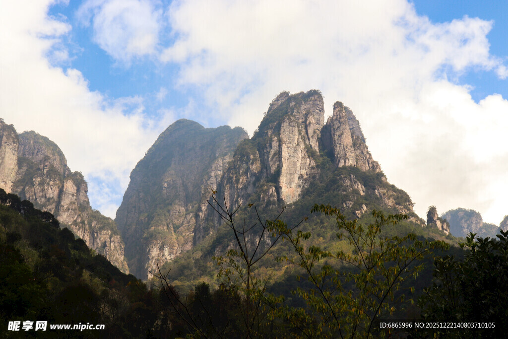 巍峨壮丽的高山景观