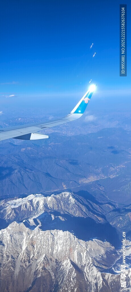 青海高空俯瞰壮丽雪山景观
