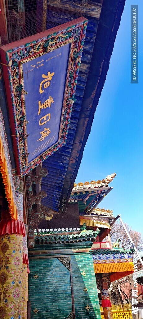 青海中式古建筑屋檐一角