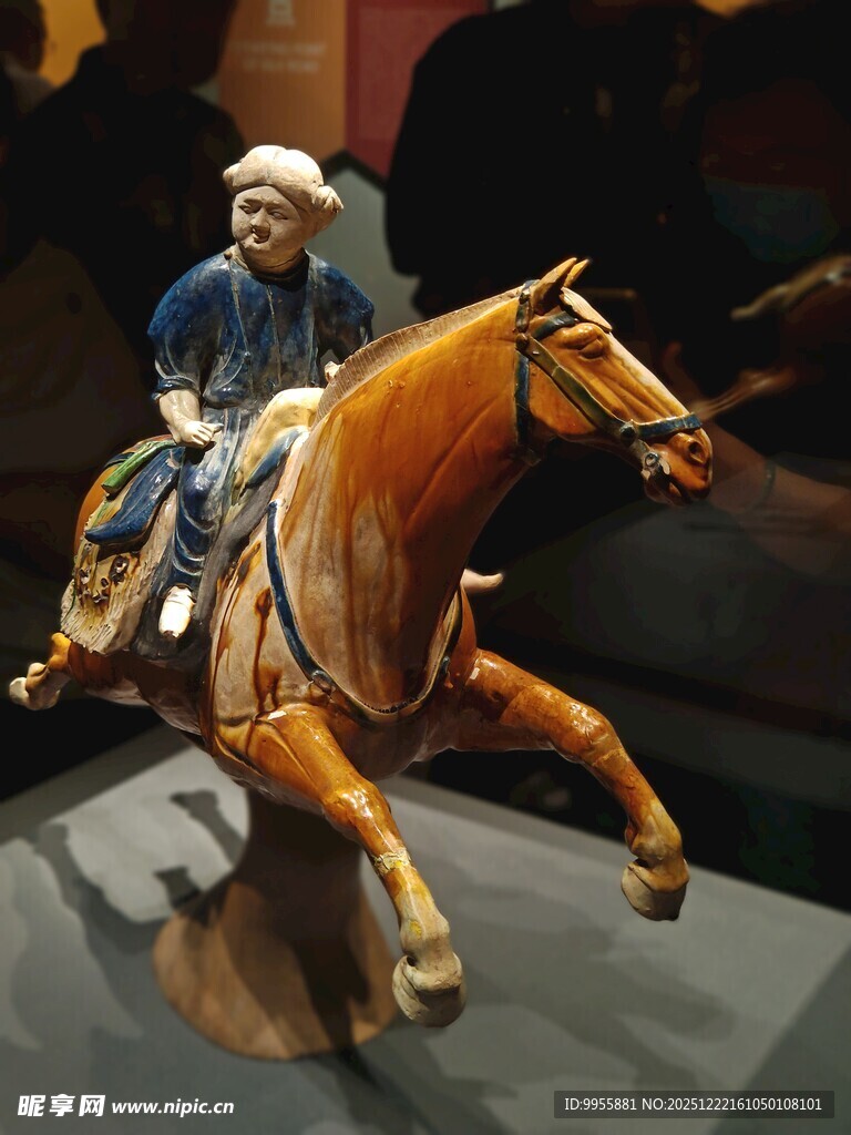 陕西西安骑马人物雕塑