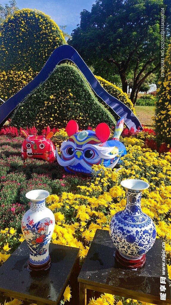 广东中花园中多彩景观与精美瓷器