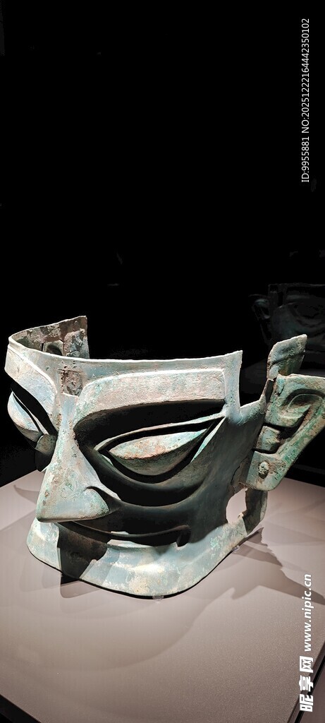 广东珠海中黑白风格创意面具展示