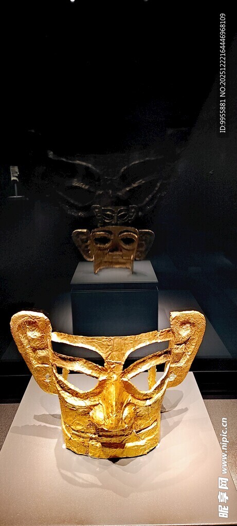 广东珠海中精美金色面具文物展示