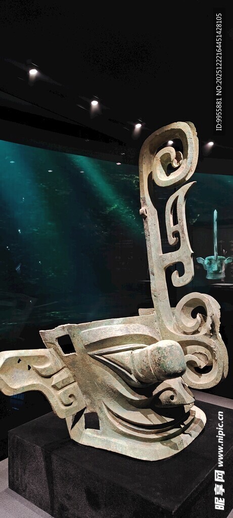 广东珠古代精美青铜机械造型器物