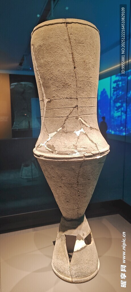 广东珠海中山古代陶制瓶器展示