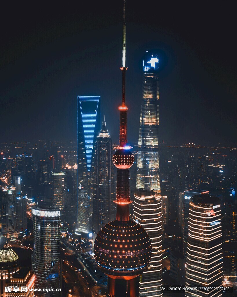 上海璀璨夜景摩天大楼群