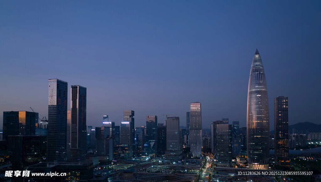 夜幕下的都市高楼景观