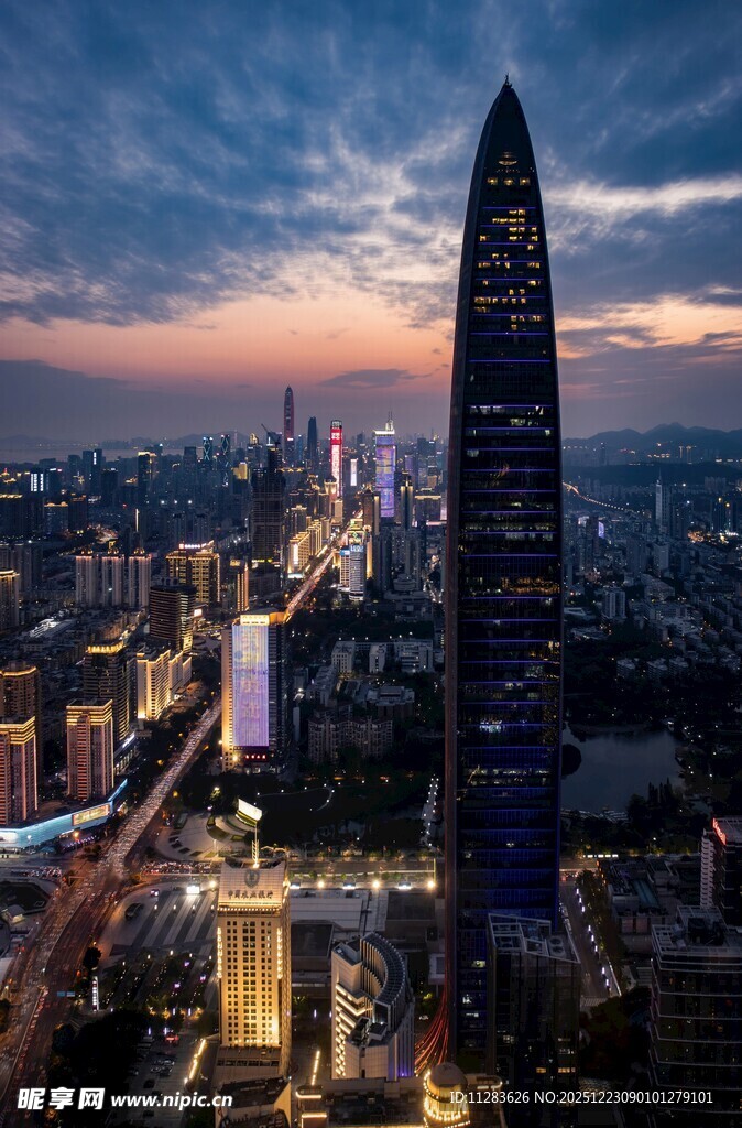 深圳地标夜景璀璨都市风