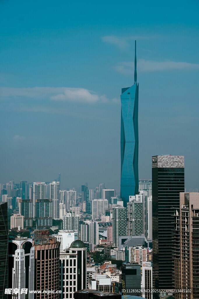 城市天际线中的摩天大楼