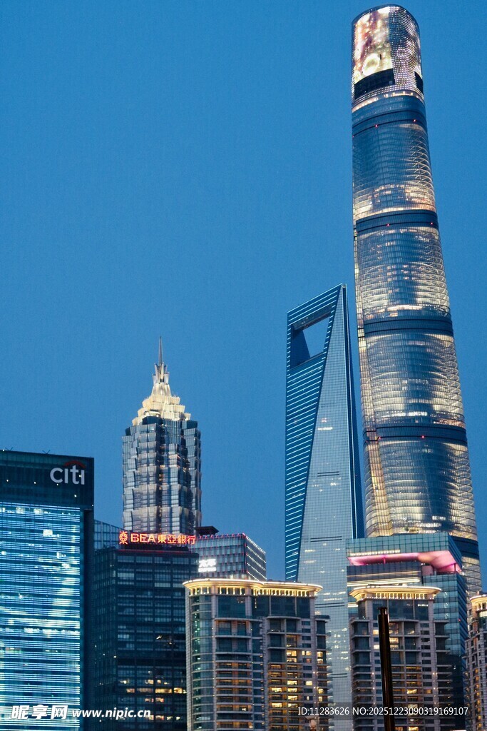 上海璀璨摩天大楼夜景