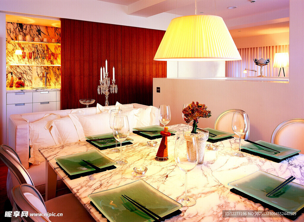 精致餐厅餐桌布置场景